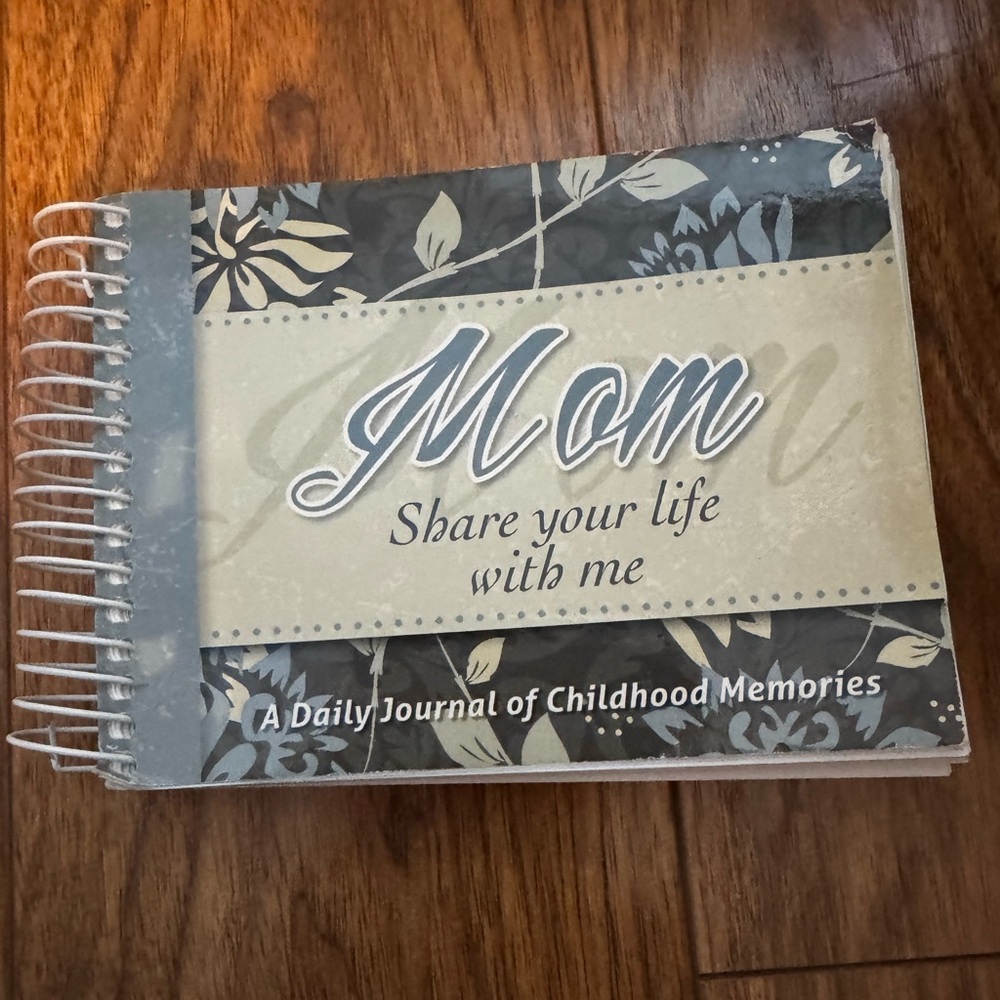 NWOT Mom Share Your Life With Me Daily Journal of Childhood Memories Book Mother